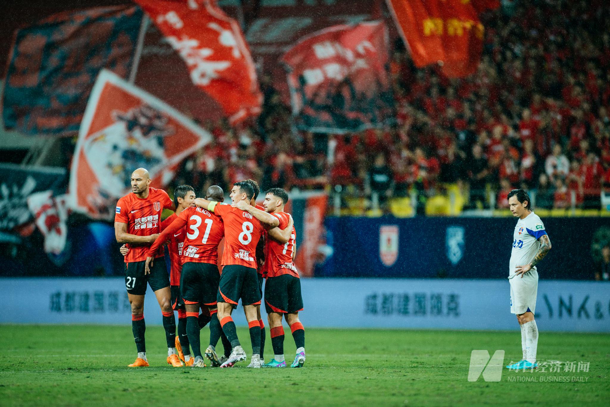 球队实力强劲，比赛场面精彩纷呈