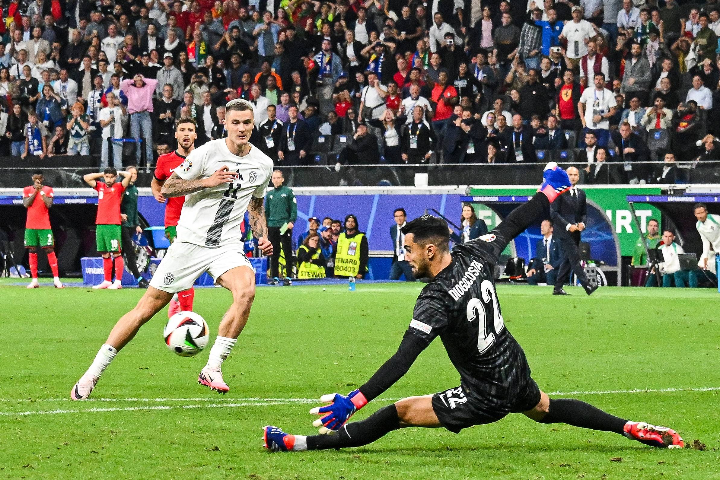 关于惊心动魄！欧洲杯预选赛搏击多重难关的信息