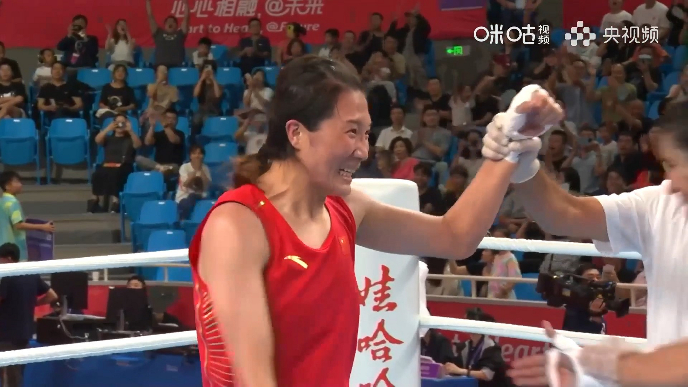 印度女子拳击选手实现梦想，晋级四强