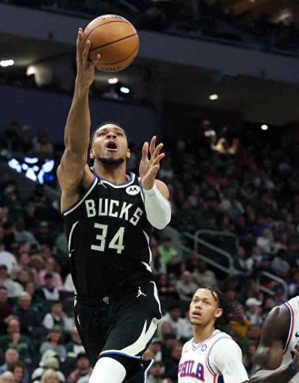 雄鹿主场大胜公牛,稳健前进季后赛 雄鹿主场大胜公牛,稳健前进季后赛