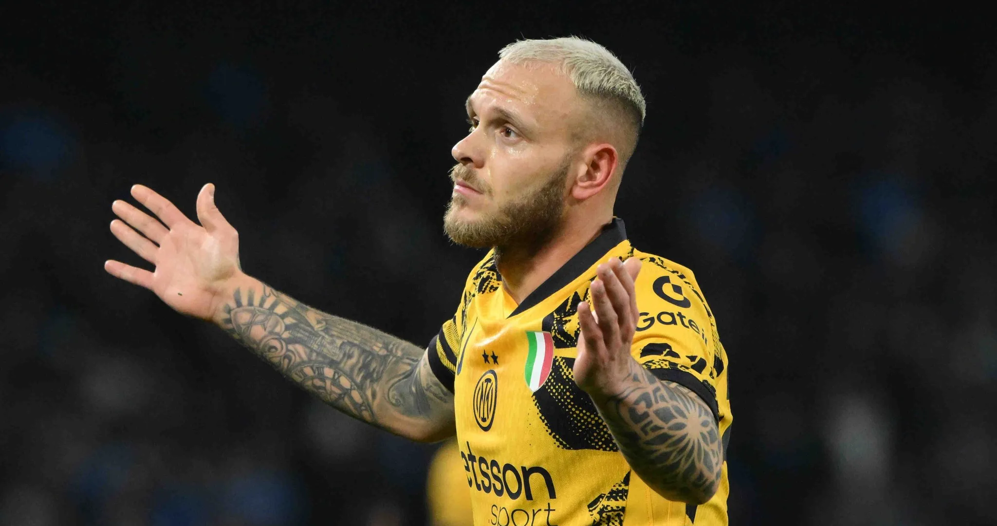 包含门将神扑拯救罗马，客场逼平那不勒斯的词条