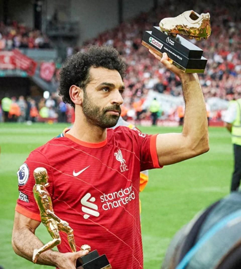 包含球员收获赛季金靴,成为球迷瞩目焦点的词条 包含球员收获赛季金靴,成为球迷瞩目焦点的词条