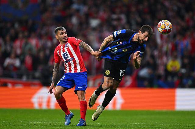 汉诺威与多特蒙德展开激烈角逐 汉诺威与多特蒙德展开激烈角逐