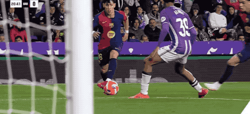 汉普顿联队逆转华德福队，继续领先联赛的简单介绍