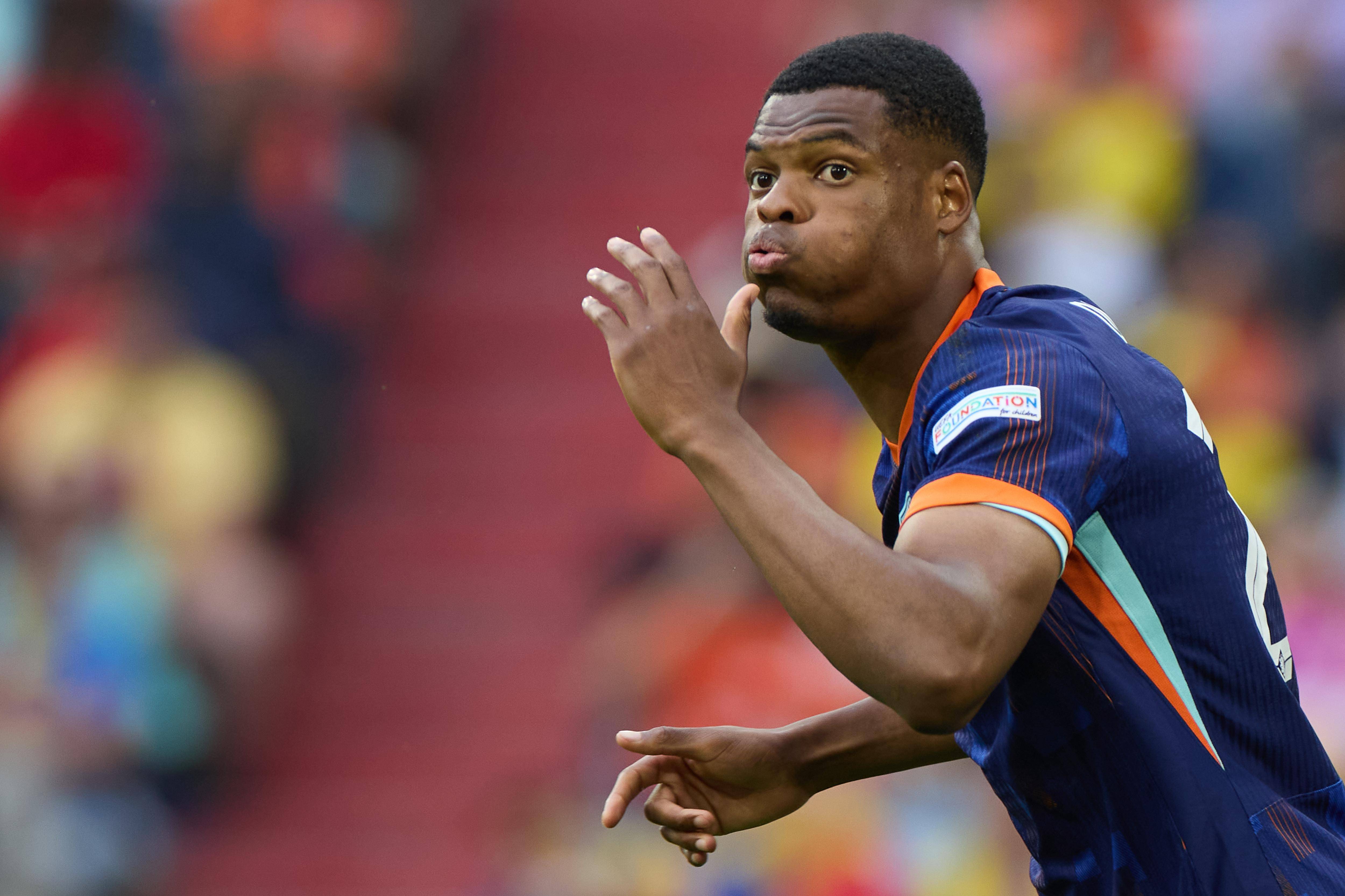 荷兰队在欧预赛中表现出色引起关注