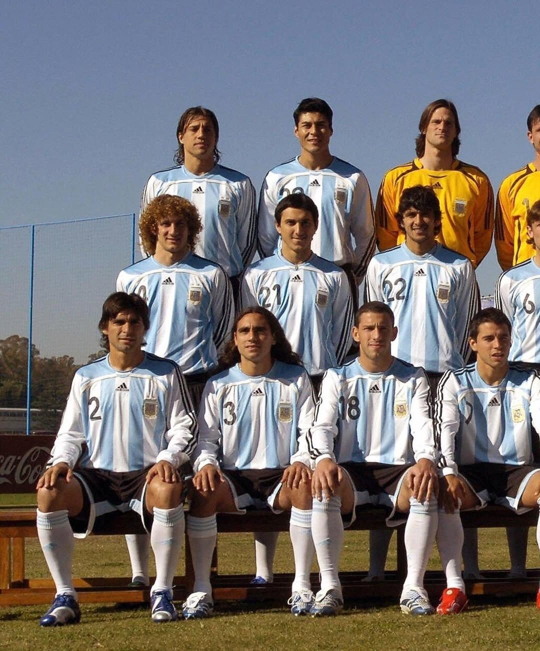 关于欧洲足球传奇教练团队接力换帅，球队战术或有变化的信息