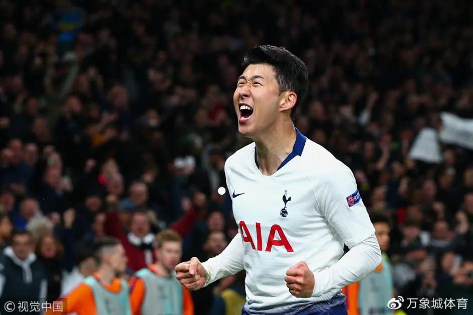 阿贾克斯斩获胜利，成为黑马