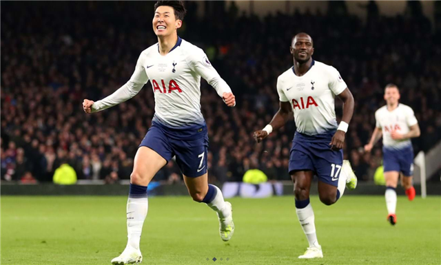 阿贾克斯斩获胜利，成为黑马