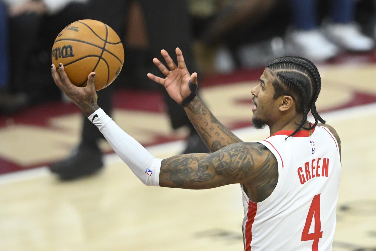 包含东莞主场告捷，易建联砍下分成全队最佳的词条