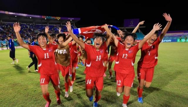 包含运动赛事亮点：女足比拼的激烈竞争！的词条