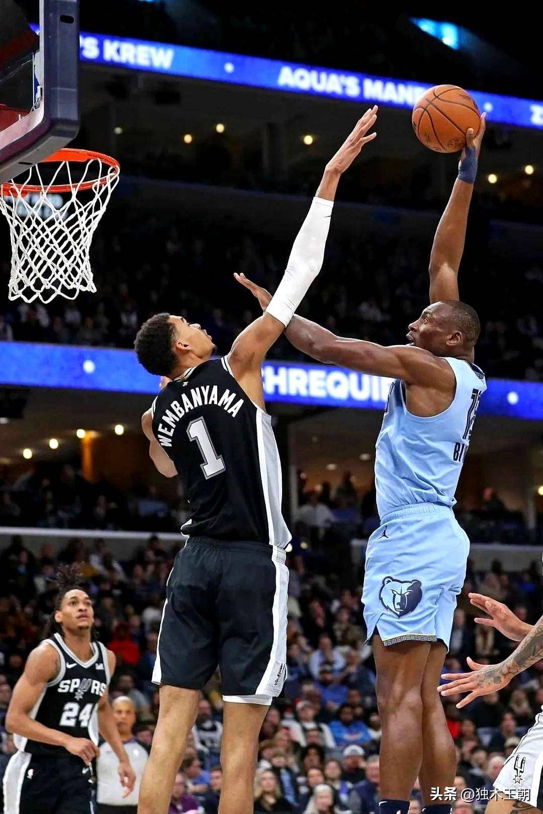 包含马刺队经历破产重组，核心球员接连离队的词条