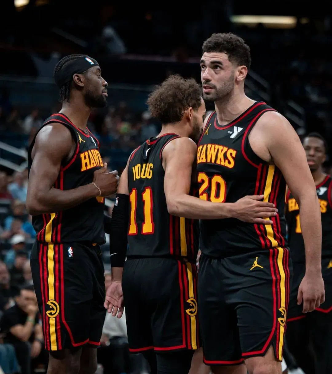 包含老鹰队后场火力表现抢眼,轻松击败对手的词条 包含老鹰队后场火力表现抢眼,轻松击败对手的词条