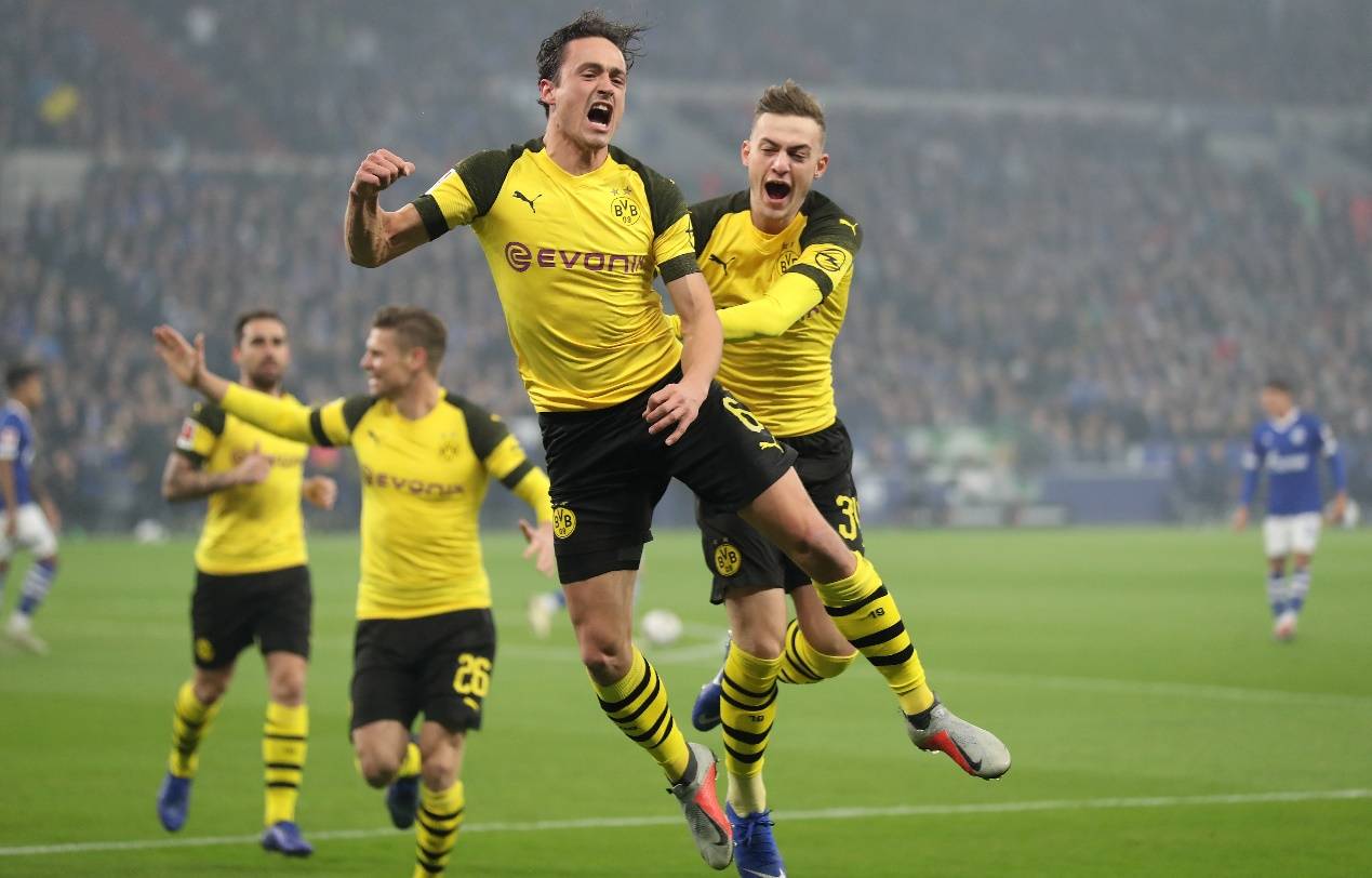 包含拜仁慕尼黑力克多特蒙德，晋级形势一片大好的词条