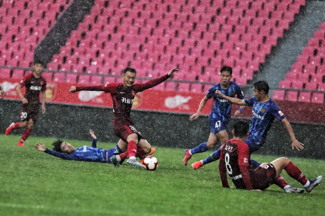 华夏幸福主场战平苏宁，仍处于中超保级区险境