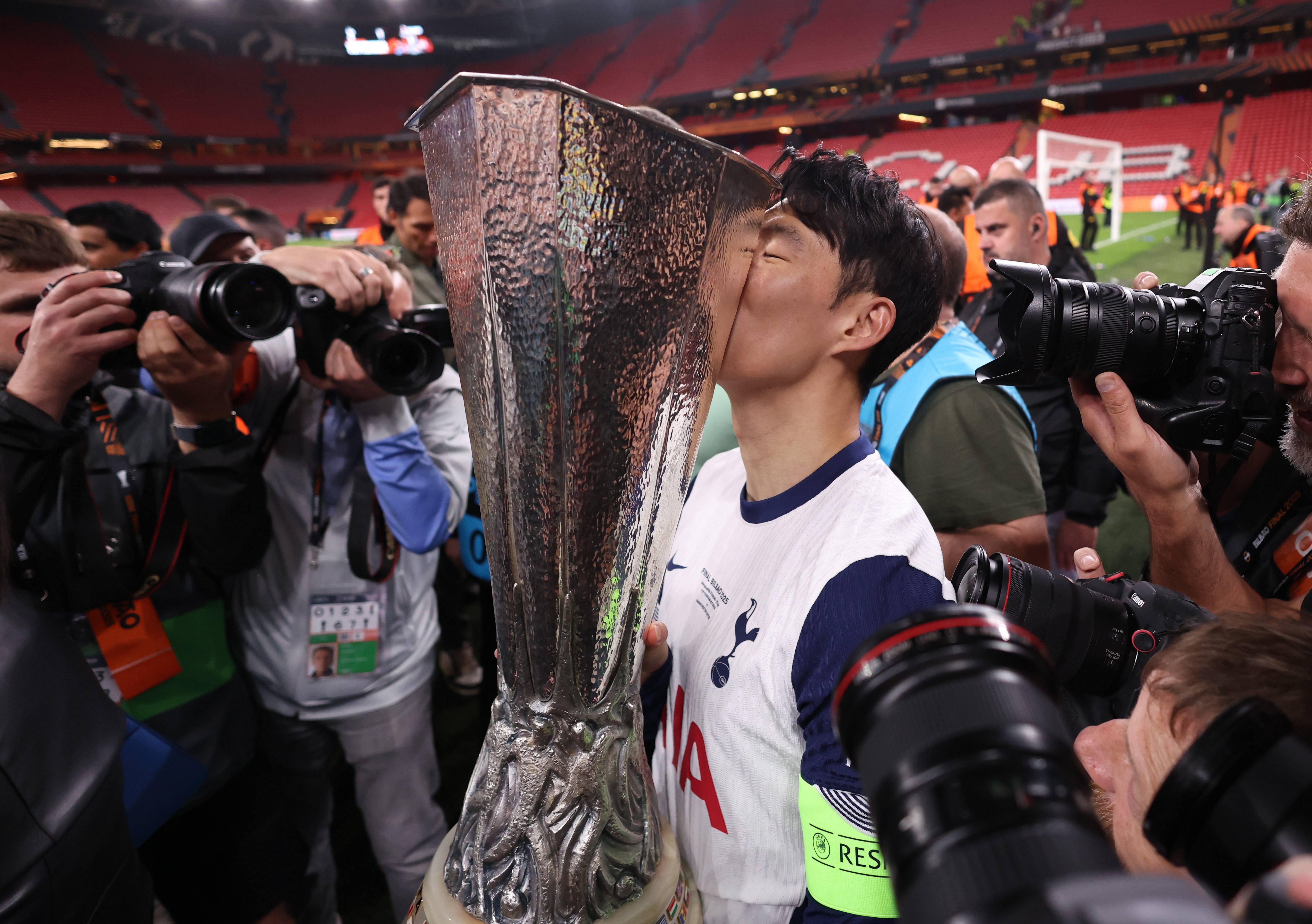 率领球队获得胜利，主帅成为焦点人物的简单介绍