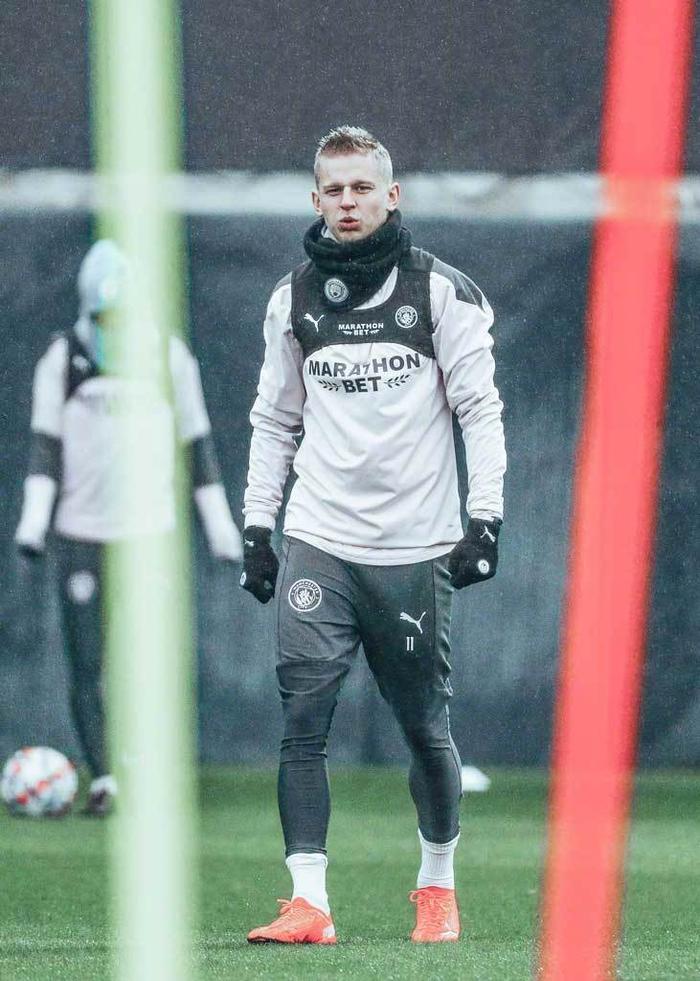 包含曼城客场险胜波尔图，成功晋级淘汰赛的词条