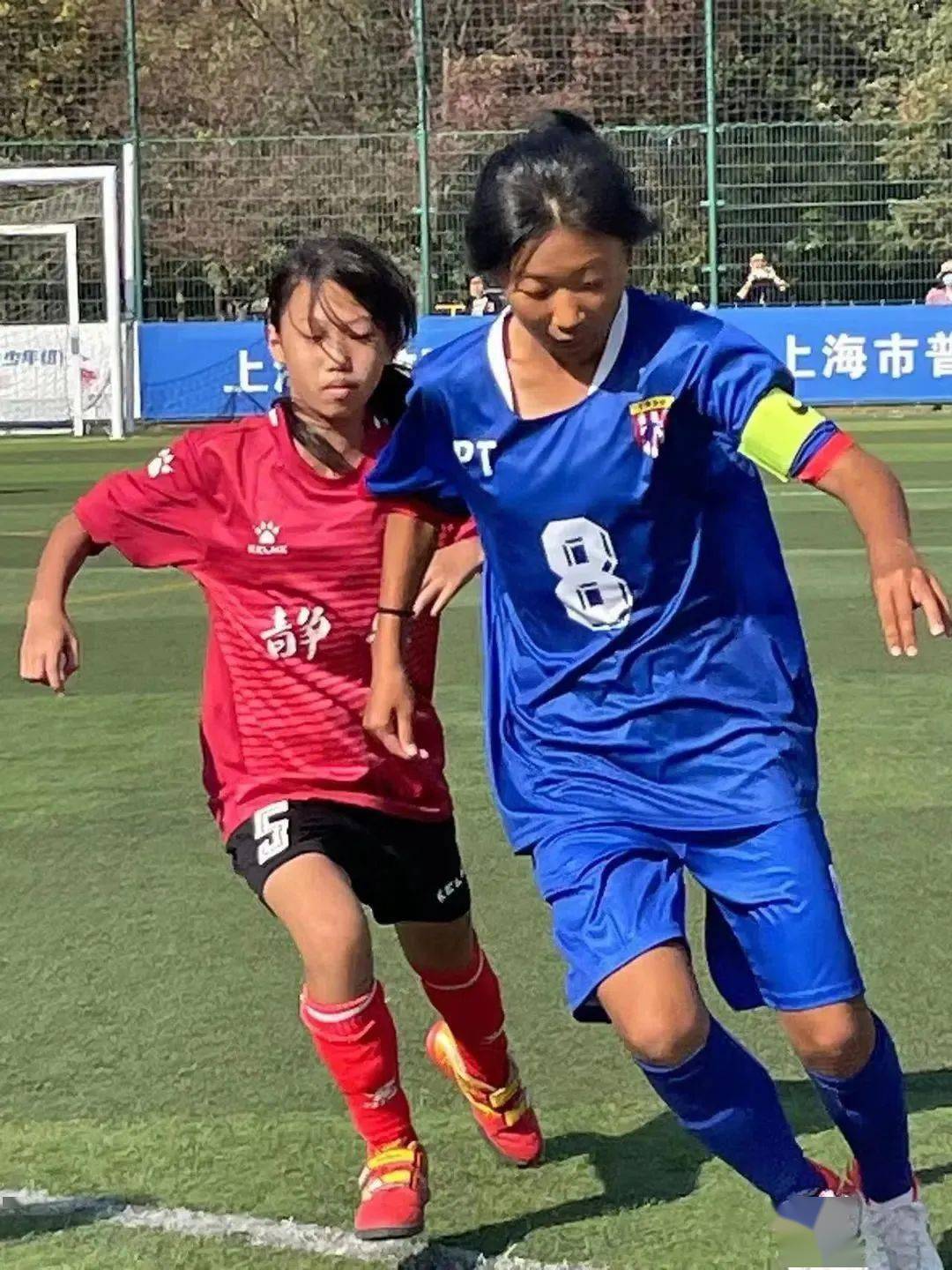 热血拼搏：女子足球运动健将今日火热对阵的简单介绍