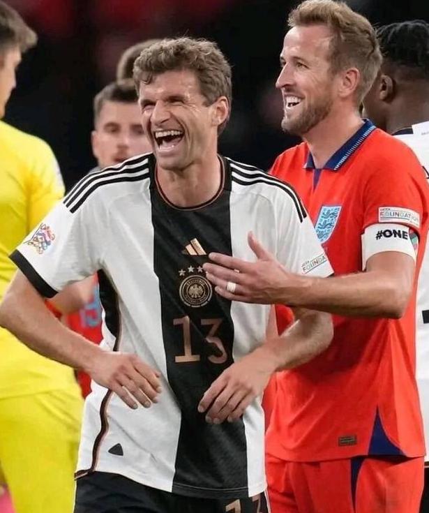 诺伊尔出击欧冠，拜仁赌上一场球王对决