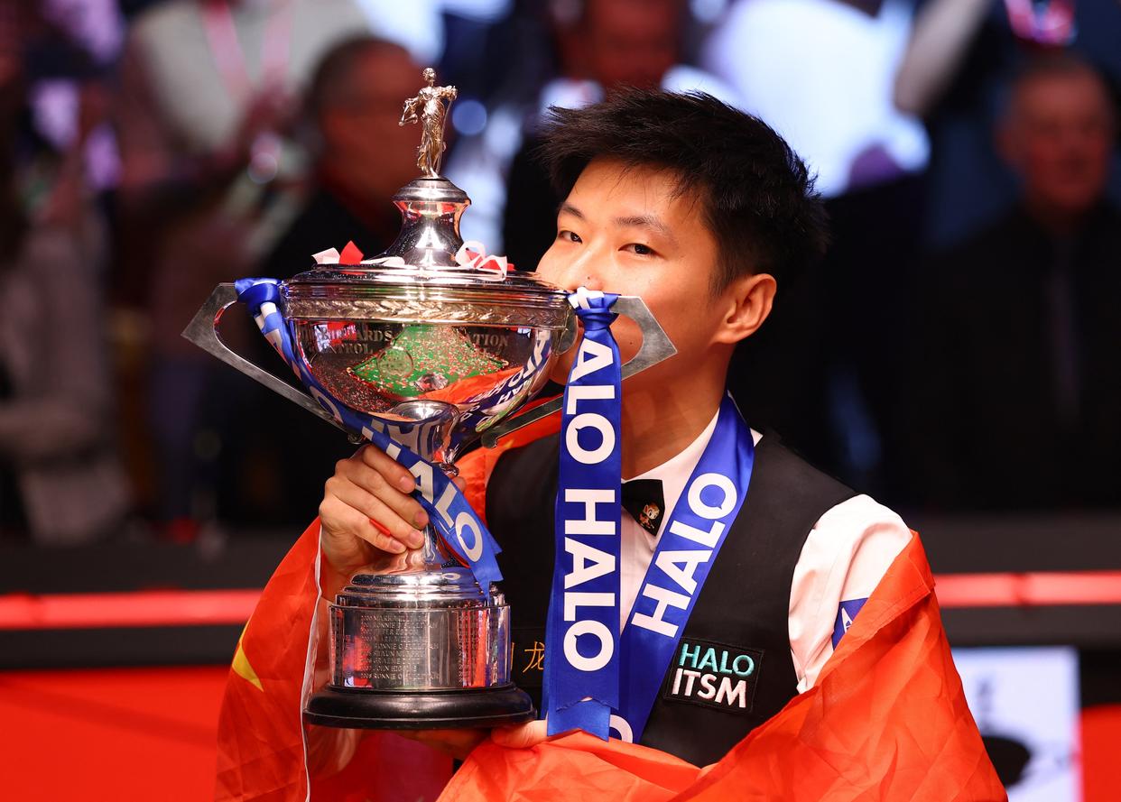 精湛技艺，球员们在比赛中表现出色