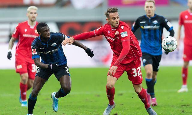 包含柏林联队迎来胜利，球队士气大振的词条