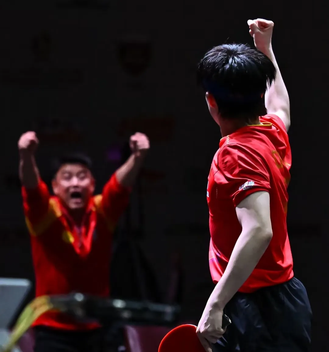 努力拼搏！中超联赛球员实力搏击