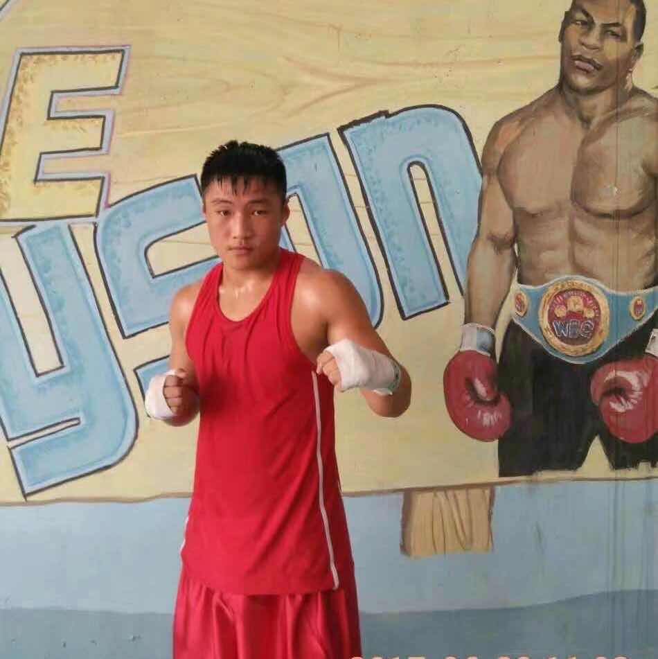 努力拼搏！中超联赛球员实力搏击