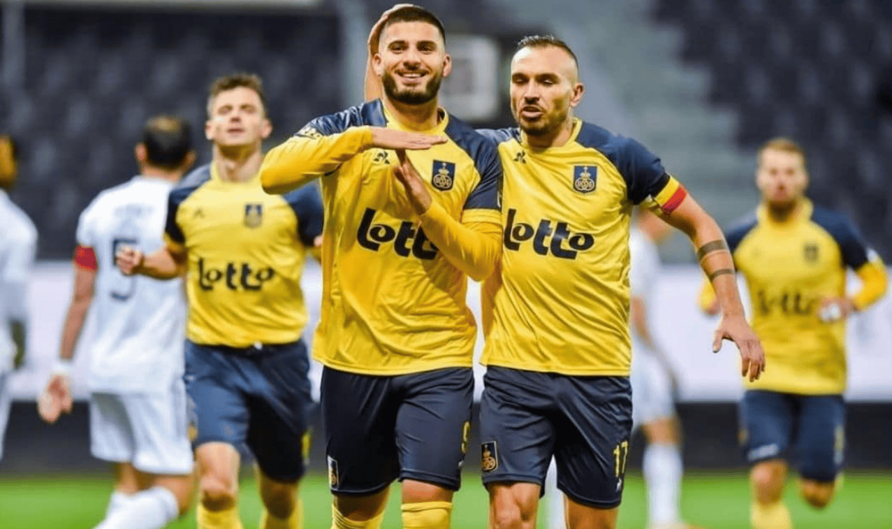 包含阿贾克斯击败皇马，晋级形势一片大好的词条