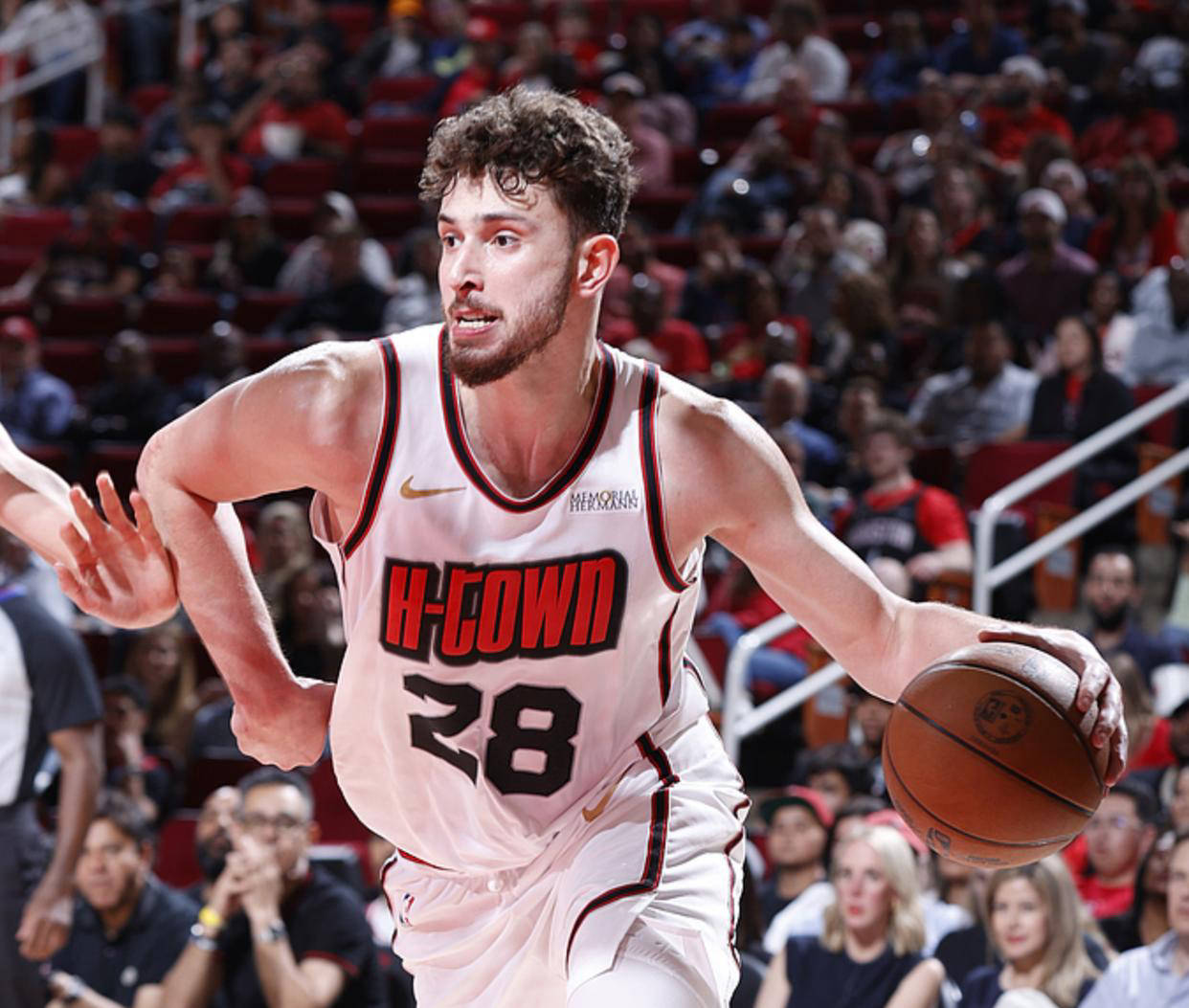 火箭队大胜对手积极备战总决赛