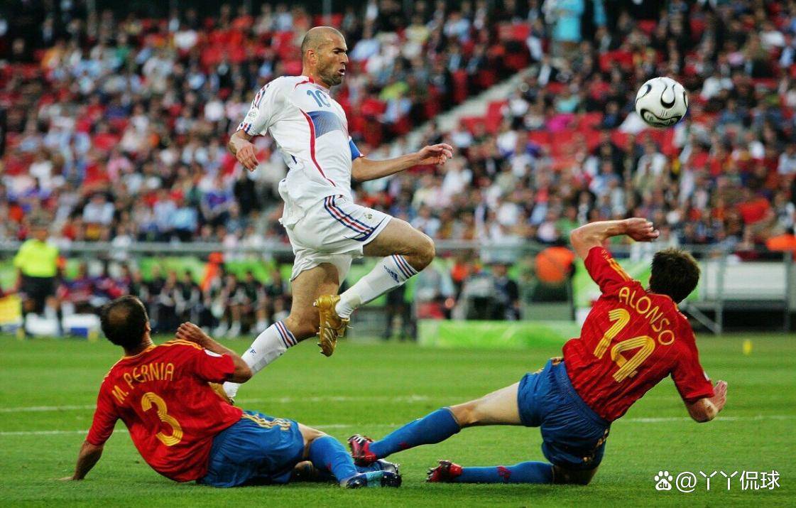 欧国联半决赛激烈对决，胜者出线